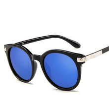 Load image into Gallery viewer, Women sunglasses
