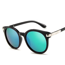 Load image into Gallery viewer, Women sunglasses
